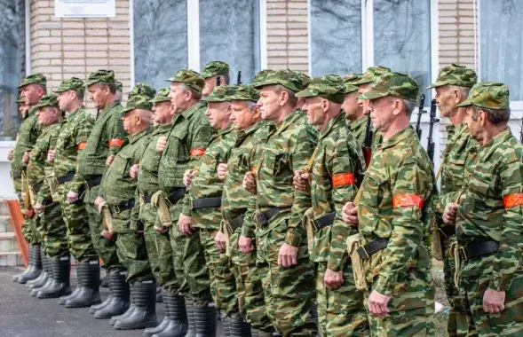 Народнае апалчэнне — справа добраахвотная, але насамрэч туды адбіраюць "надзейных" людзей / edinstvo.by
