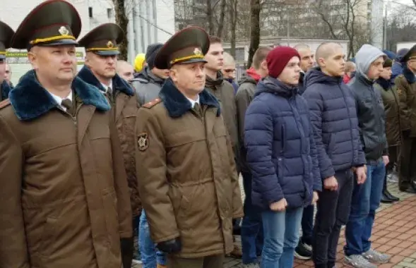 Пачалася адпраўка навабранцаў у войска / www.mil.by​