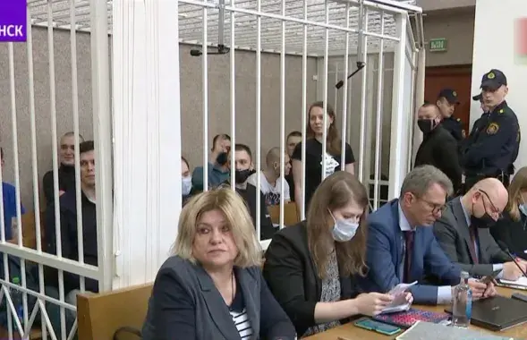 Суд над анархістамі і праваабаронцамі / кадр з тэлеканала "Беларусь 1"
