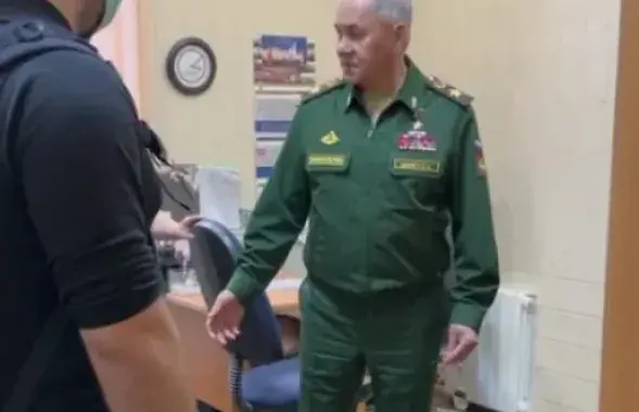 Міністр абароны Расіі Сяргей Шайгу прыйшоў з раптоўнай праверкай у маскоўскі ваенкамат / скрыншот відэа​