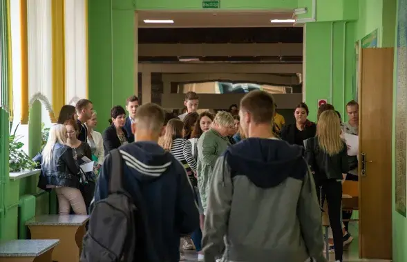 Выпускнікоў хочуць мацней прывязаць да месца размеркавання
