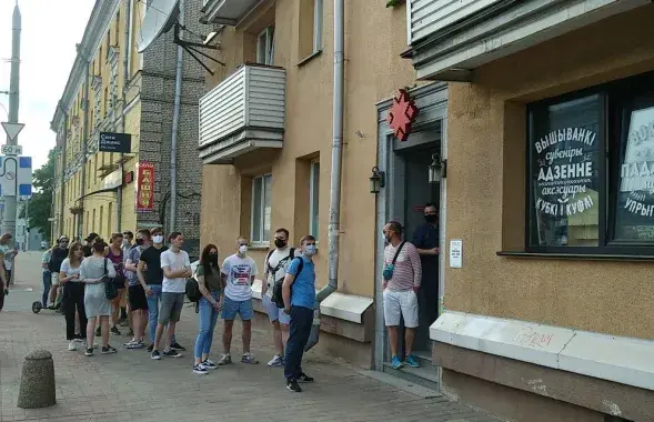 Так выглядела очередь в symbal.by вечером 23 июня до разгона / Еврорадио​