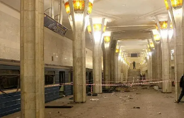 Станция метро "Октябрьская" 11 апреля 2011 года / Фото из соцсетей
