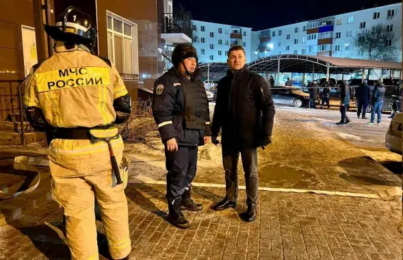 Белгородские чиновник и спецслужбы на месте падения одного из беспилотников /&nbsp;vk.com/v_v_demidov
