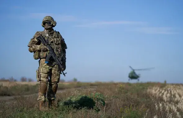 Украинский солдат на Донбассе / Reuters