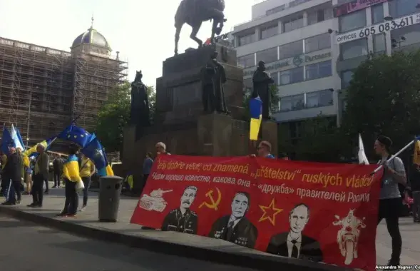 "Начныя ваўкі" ў Брэсце падзякавалі Лукашэнку за "ганаровыя прыёмы" (фота)