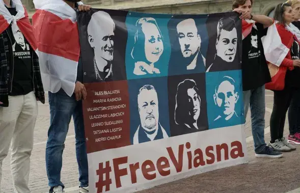 Глава и несколько активистов "Вясны" находятся в заключении / ПЦ "Вясна"
