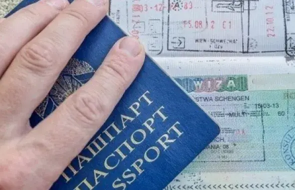 Пашпарт з візай, ілюстрацыйнае фота
