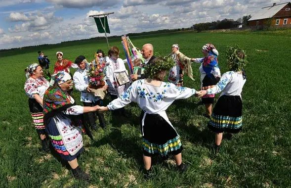 Обряд &quot;Юрьевский хоровод&quot; в деревне Погост Житковичского района, 6 мая 2020 года / Еврорадио