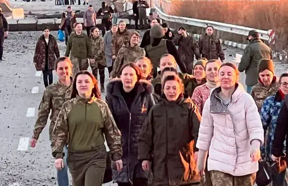 Украинки, освобожденные из плена / Би-Би-Си
