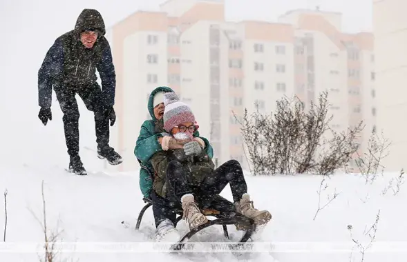 Дзіцячыя горкі зімой становяцца адным з самых траўманебяспечных месцаў / БЕЛТА
