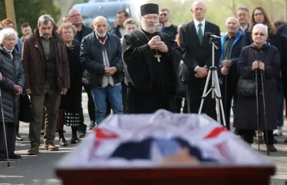 Funeral of Stanislau Shushkevich at the Northern cemetery. May 7, 2022 / Euroradio