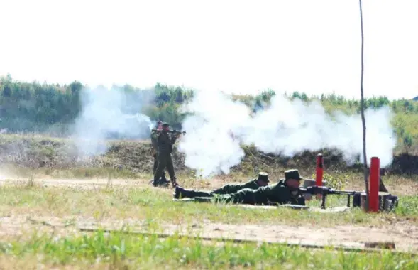 Кожны з іх страляў з пісталета ТТ, аўтамата, кулямёта, ручнога супрацьтанкавага гранатамёта