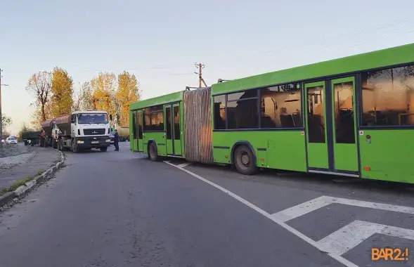 На ўездах у Баранавічы выставілі блопасты