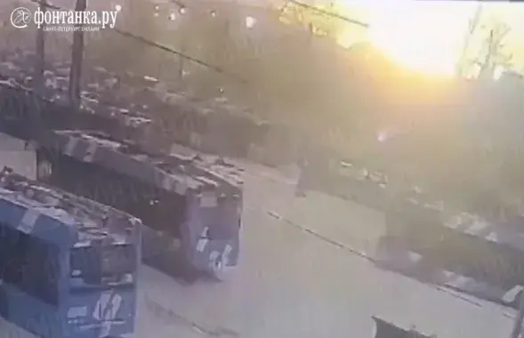 Взрыв попал на камеры, установленные в троллейбусном депо&nbsp;
