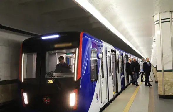 Цягнік метро
