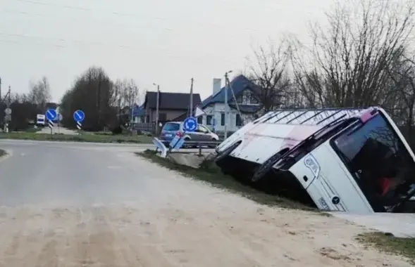 Аўтобус, які трапіў у ДТЗ у Кобрыне
