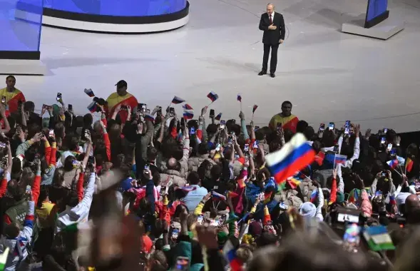 Уладзімір Пуцін на фестывалі моладзі ў Сочы
