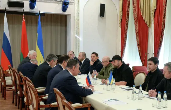 Перамовы паміж Расіяй і Украінай у Беларусі
