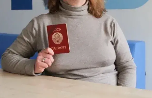 Милиционеры проверяли документы, а женщина показала им советский паспорт (иллюстративное фото)
