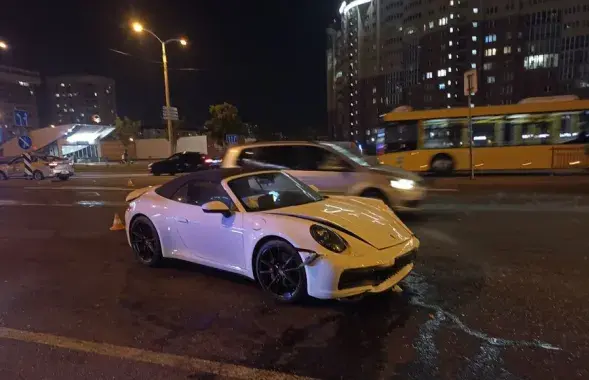 Porsche попал в аварию
