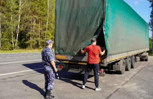 Грузовик остановили в Злынковском районе
