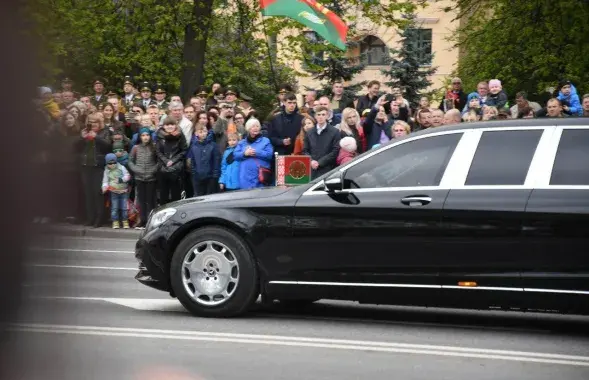 Кортеж Лукашенко во время государственного праздника
