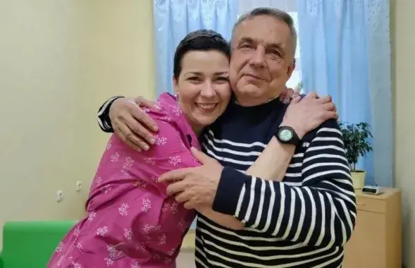 Марыя Калеснікава з бацькам у калоніі

