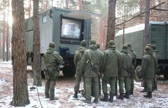 Вайскоўцы на мяжы з Украінай
