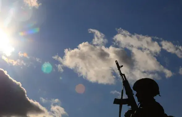 Украинский военный на фронте
