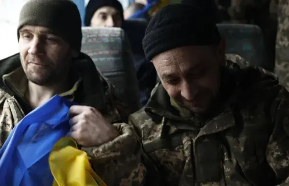 Украинские военные вернулись из российского плена
