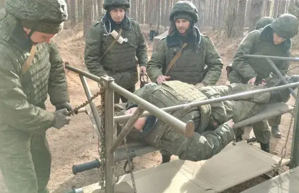 Отрабатывали не только эвакуацию, но и сортировку раненых военных
