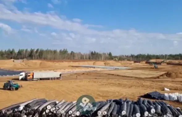 Жыхары Жодзіна супраць сажалкі з адкідамі
