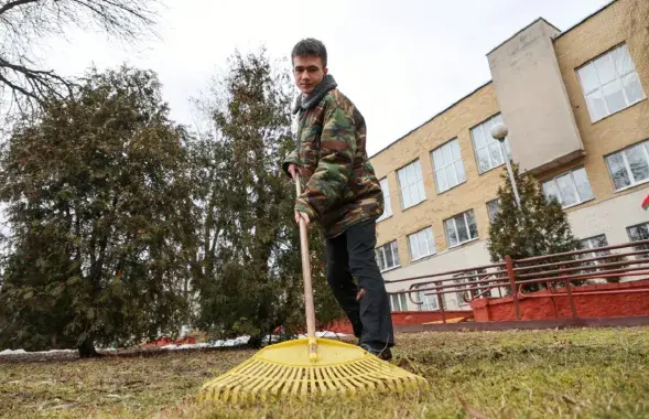 Для падлеткаў прадугледжана скарочаная працягласць працы
