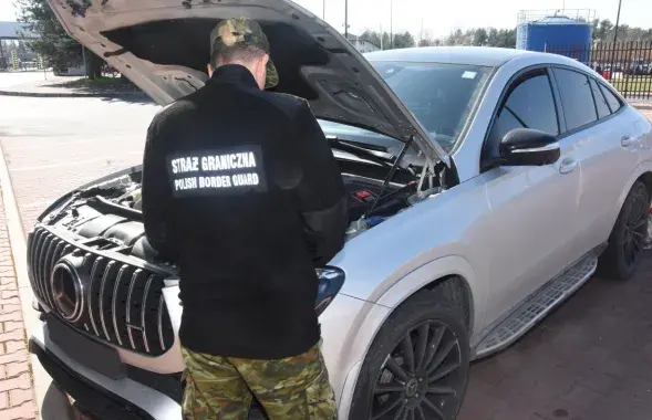 Итальянец ехал через границу на краденом "мерсе"
