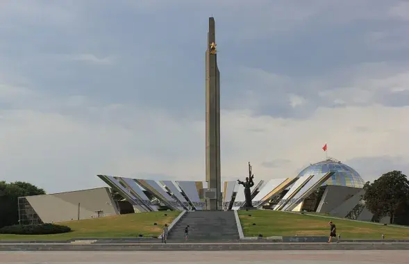 Стела "Минск — город-герой"
