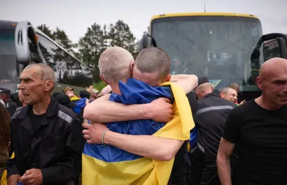 Расія і Украіна абмяняліся ваеннапалоннымі
