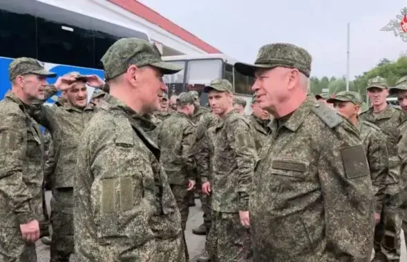 Заместитель министра обороны РФ Александр Фомин встречает в Беларуси российских военнопленных
