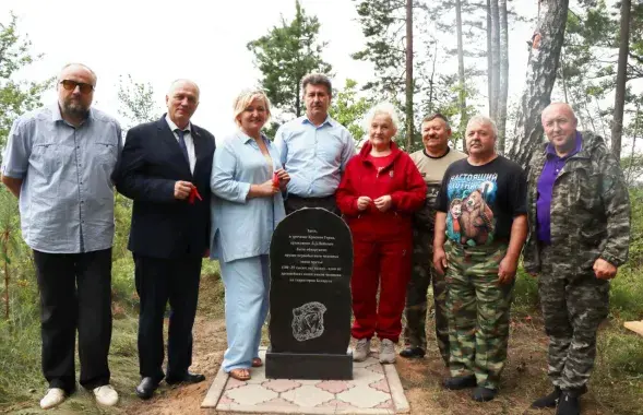 Помнік на месцы знаходкі неандэртальскага скрабла
