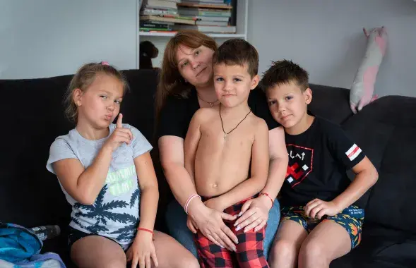 Antanina Kanavalava with her kids
