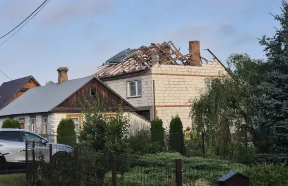 Дом, на который упал сбитый дрон
