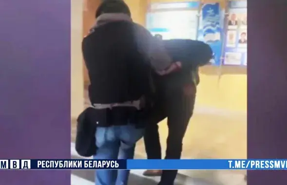 Бойцы ОМОН задержали руководителя дорожно-строительного предприятия
