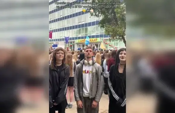 Кирилл на линейке 1 сентября
