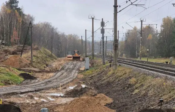 Зямельныя работы пачаліся каля пераезду непадалёк ад станцыі “Гарадзішча”
