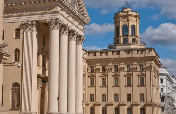 Мігрантам прапануюць "проста паразмаўляць"

