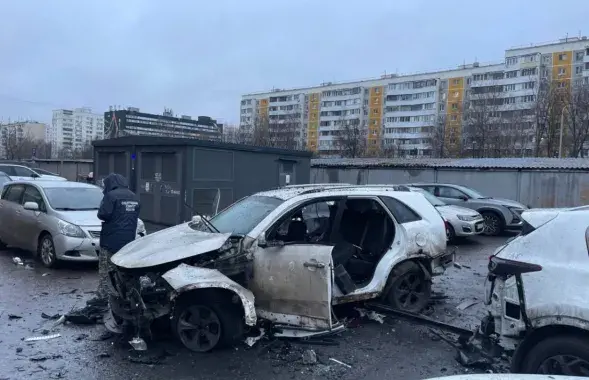 Автомобиль Сарварова после взрыва
