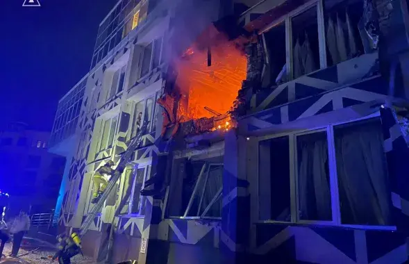 Пацярпелы ад расійскага ўдару будынак у Кіеве
