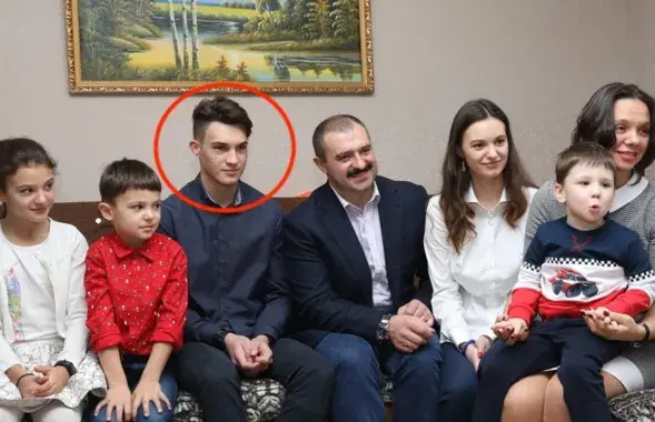 Александр Лукашенко-младший среди родственников
