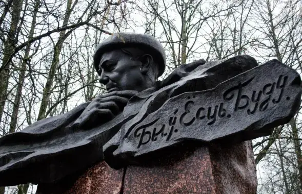 Помнік Уладзіміру Караткевічу ў Віцебску
