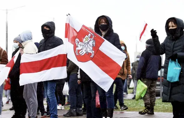 Белорусы во время митинга
